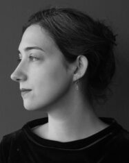 Die Lyrikerin Nasima Sophia Razizadeh